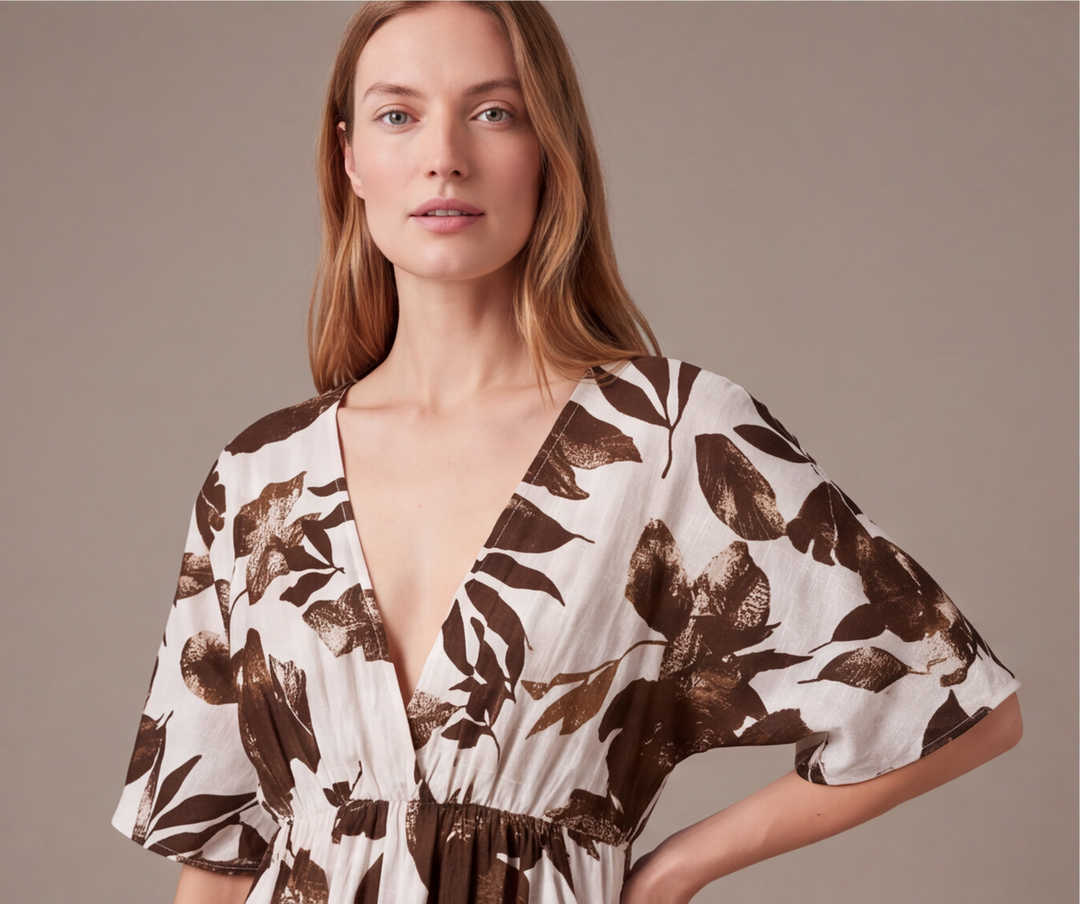 Kahverengi yarasa kol kruvaze yaprak desenli yırtmaçlı kadın elbise - 8. görsel